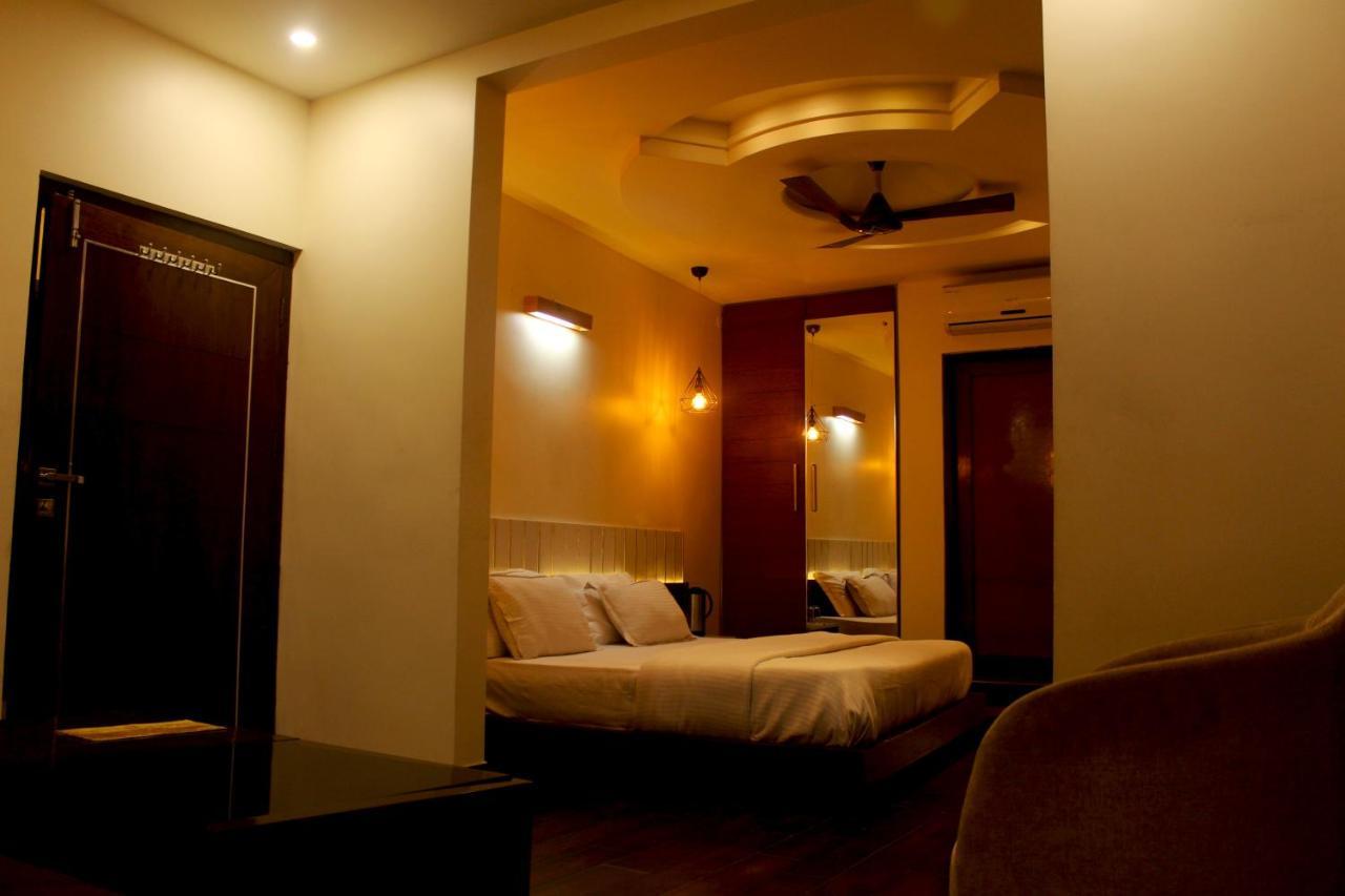 Hotel Himalaya Haridwār Exteriör bild